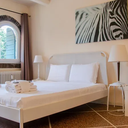 Welc-om Savonarola Open Space Apartment